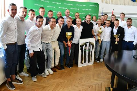 Náměstek Štojdl pogratuloval fotbalovým nadějím z Akademie Dynama, které zazářily doma i v zahraničí.