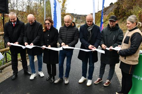 Jihočeský kraj slavnostně otevřel další etapu Vltavské cyklostezky, tentokrát v Českém Krumlově.