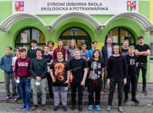 SOŠ ekologická a potravinářská se připojila k Movemberu. Kníry hrdě nosili učitelé i žáci.