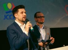 Moderátoři Travelconu: Filip Horký a Alexandr Komarnický.