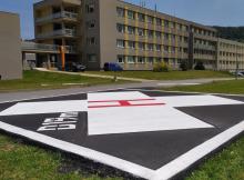 Nemocnice Prachatice, a.s. na základě výzvy Úřadu pro civilní letectví změnila místo pro přistávání vrtulníku na heliport. Původní prostor zrekonstruovala a rozšířila. 