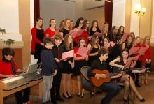 Studenti Gymnázia Prachatice uspořádali benefiční koncert pro Adama Poštu.