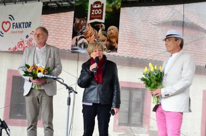 Hejtmanka Stráská s Tomášem Jirsou (vlevo) a ředitelem zoo Vladimírem Pokorným (vpravo)