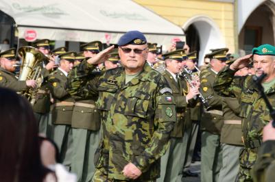 Hejtmanka Stráská během připomenutí 101. výročí vzniku ČSR a 15 let roty aktivních záloh