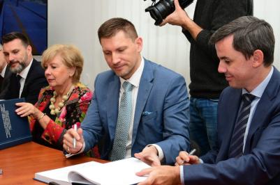 České dráhy uzavřely tři desetileté smlouvy s Jihočeským krajem, do nových vozidel investují přes 1,8 mld. korun 
