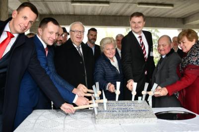 Nemocnice České Budějovice, a.s. slavnostně zahájila přístavbu a přestavbu pavilonu CH. Slavnostní poklepání na základní kámen.