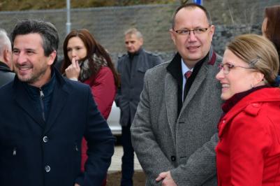 První náměstek hejtmanky Josef Knot před slavnostním otevřením nového parkoviště před píseckou nemocnicí.