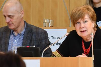 Vedoucí krajského odboru zdravotnictví Petr Studenovský a hejtmanka Ivana Stráská na konferenci Paliativní a hospicová péče v jižních Čechách.