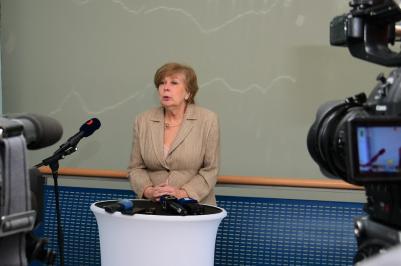 Hejtmanka Ivana Stráská během briefingu po setkání pracovní skupiny. Krajský úřad Jihočeského kraje, 2. 3. 2020.