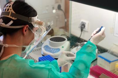 Mikrobiologické pracoviště Centrálních laboratoří Nemocnice Strakonice zahájilo diagnostiku pacientů s koronavirovou infekcí.