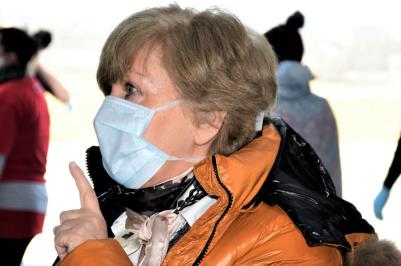 Hejtmanka Ivana Stráská ujišťuje zdravotníky: Ochranné prostředky jsou rozdělovány rozhodně transparentně, neplatí, že kdo dřív přijde, ten dřív mele .
