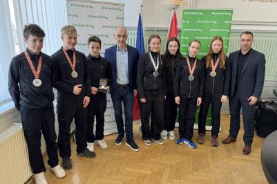 Hejtman Kuba a náměstek Štojdl ocenili medailisty z her XI. zimní olympiády dětí a mládeže ČR.