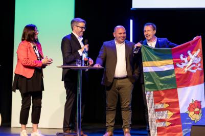 Jižní Čechy zaznamenaly významný úspěch na mezinárodní scéně cestovního ruchu. Na slavnostním galavečeru RDA EXPO Night v německém Kolíně nad Rýnem bylo oficiálně oznámeno, že se region Jižních Čech stal oficiálním partnerem asociace RDA pro rok 2025. 