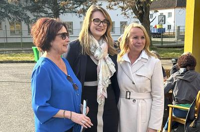 AUTISIA představila nové prostory a rozšířené služby v Českých Budějovicích.  Zleva: patronka organizace Ilona Svobodová, ředitelka organizace AUTISIA Aneta Witzanyová a náměstkyně hejtmana Jihočeského kraje pro oblast sociálních věcí Lucie Kozlová.